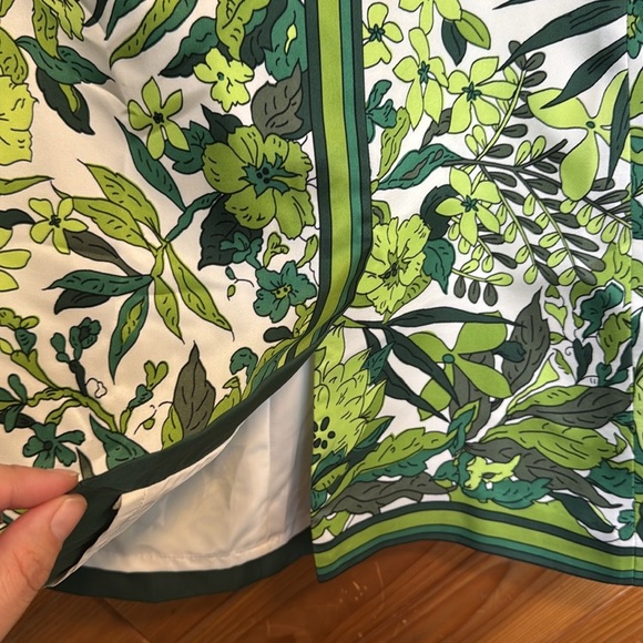 J. Crew Silk Skirt with Green and White Floral Design Size 6 - Picture 4 of 4